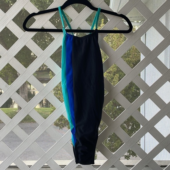 Speedo ‘Endurance Turnz’ Tie Back Swimsuit - Picture 2 of 12
